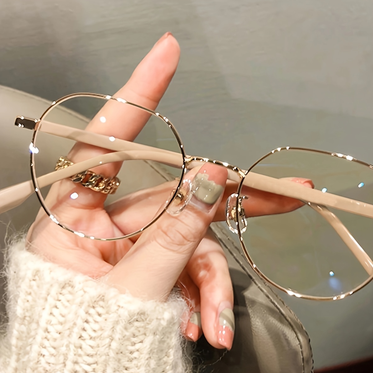 Women'S Accessories Gift Ideas - One pair of women's elegant round-frame